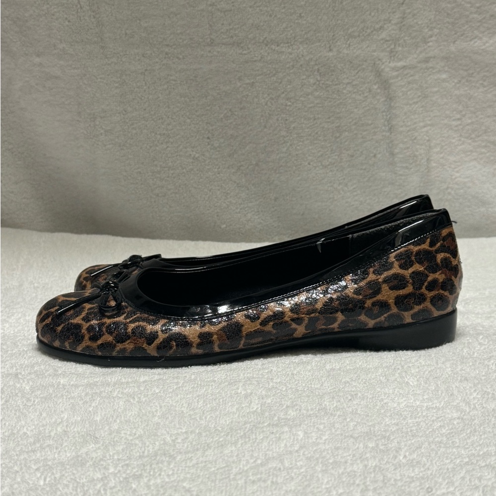 EUC A2 Aerosoles Animal Print Flats Size 8 - Picture 4 of 9